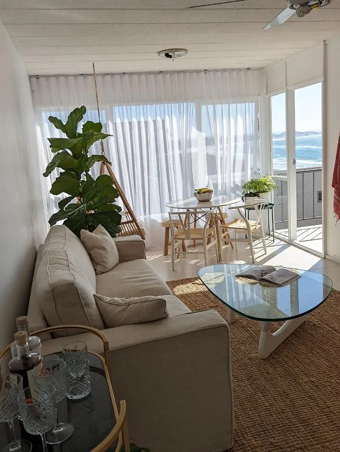 Kirra Beach Unit - Panoramic Gold Coast Beach View Apartment